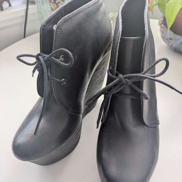 Steve Madden Sleek Black Lace-Up Booties - Picture 4 of 6